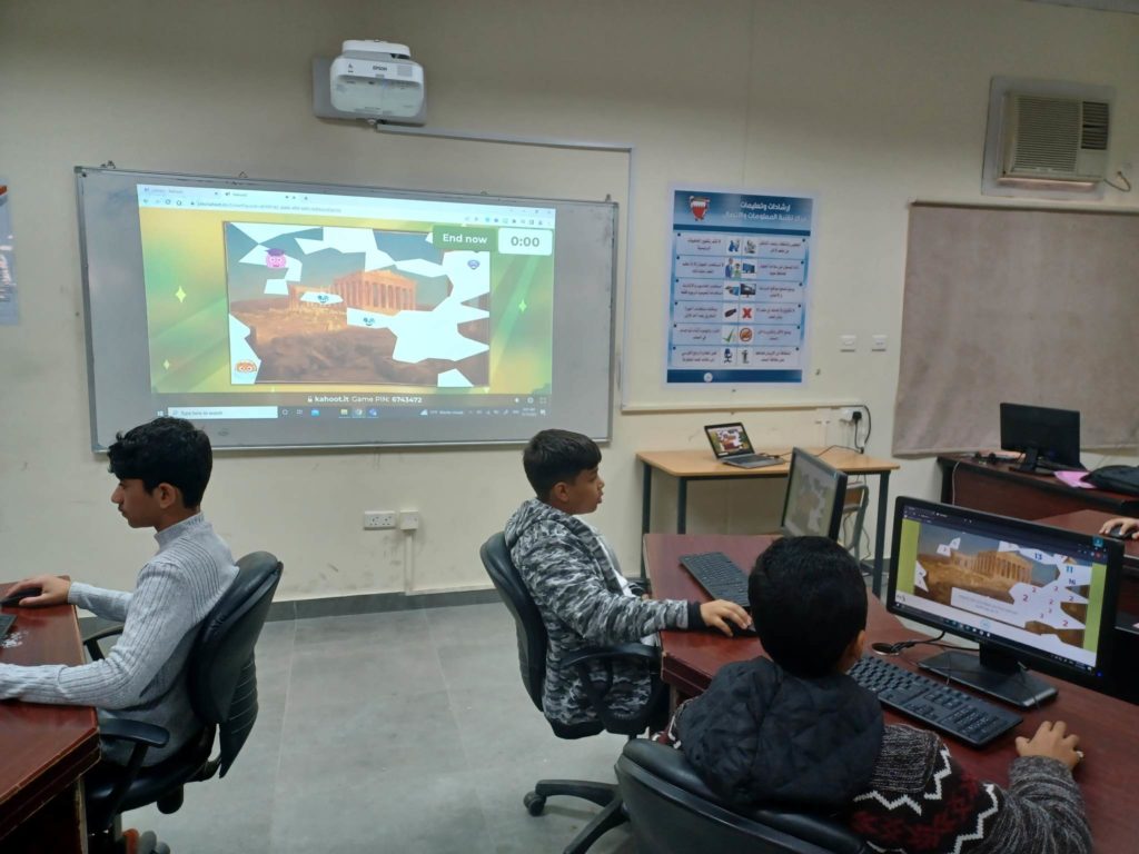 Students playing Kahoot! in Chill Art game mode.